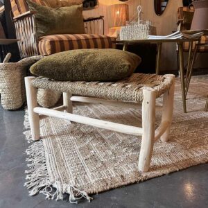 Petit banc en bois et corde