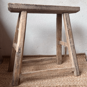Tabouret en bois ancien naturel – Atmosphère d’Ailleurs – Image 3