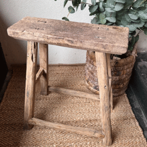 Tabouret en bois ancien naturel – Atmosphère d’Ailleurs